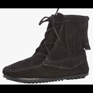 Kids Minnetonka tramper ankle bootie size 10